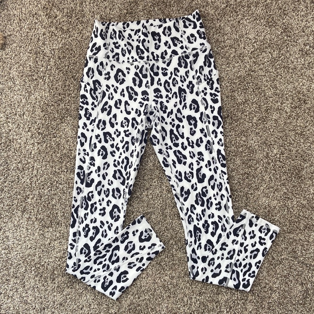 NWT: Fabletics Leopard Leggings w/ Pockets